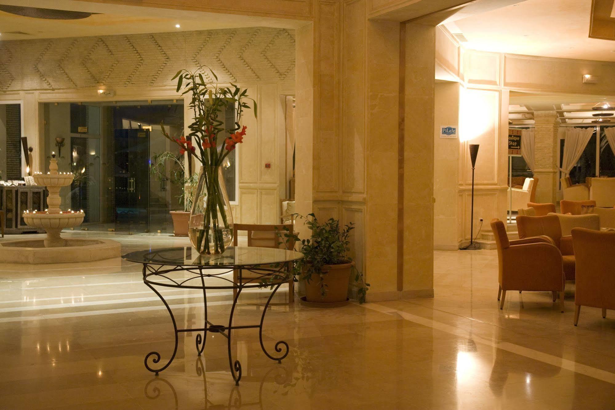Отель Ras El Ain Таузар Экстерьер фото